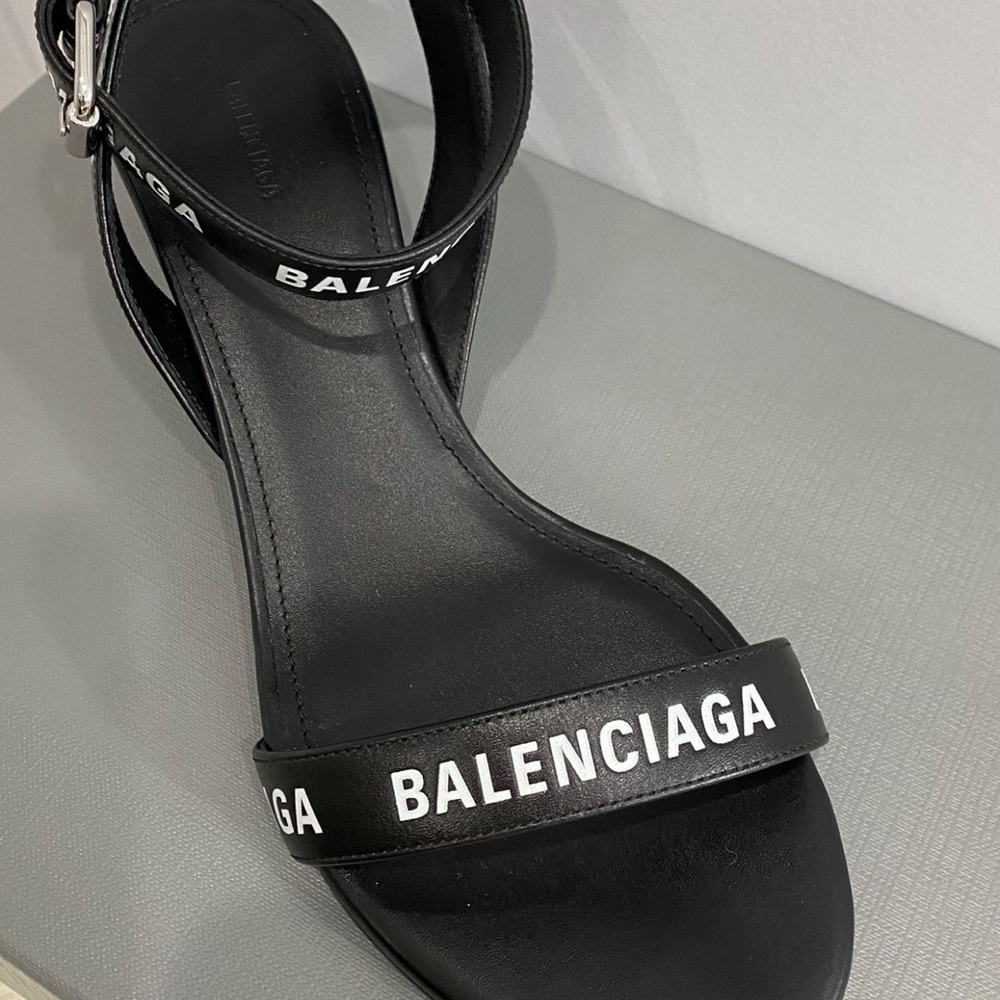 Authentic Balenciaga Sandals -New - Picture 3 of 4